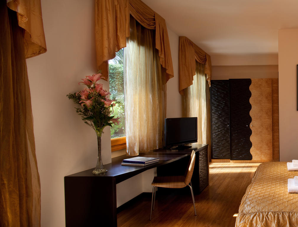 Hotel Villa Giulia Гарньяно Номер фото