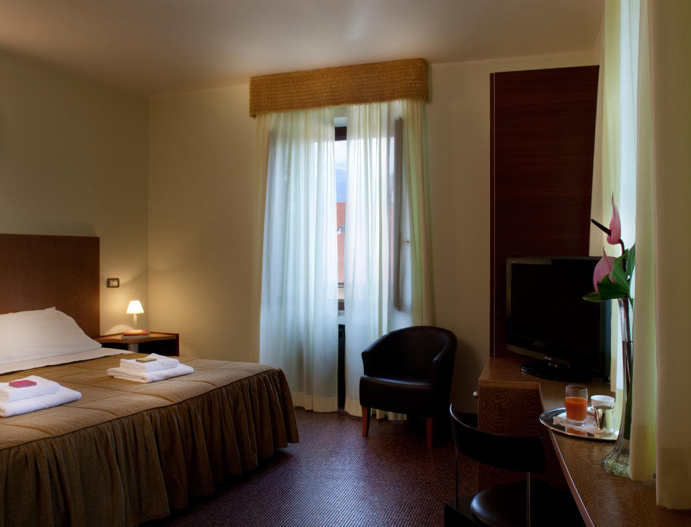 Hotel Villa Giulia Гарньяно Номер фото